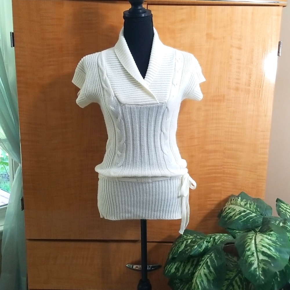 Body Central off white long sweater size medium.              🔥CLEARANCE🔥